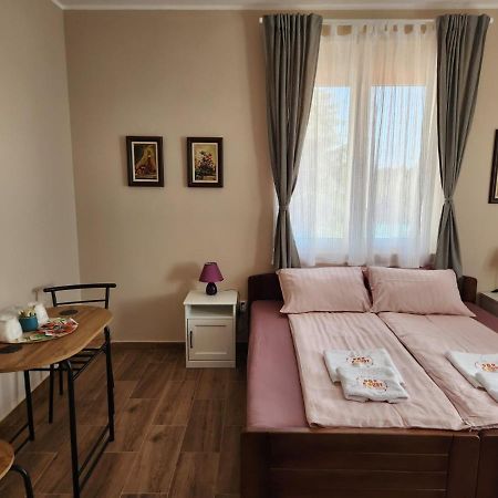 Roomsapartments Popcourt Pancevo Bagian luar foto