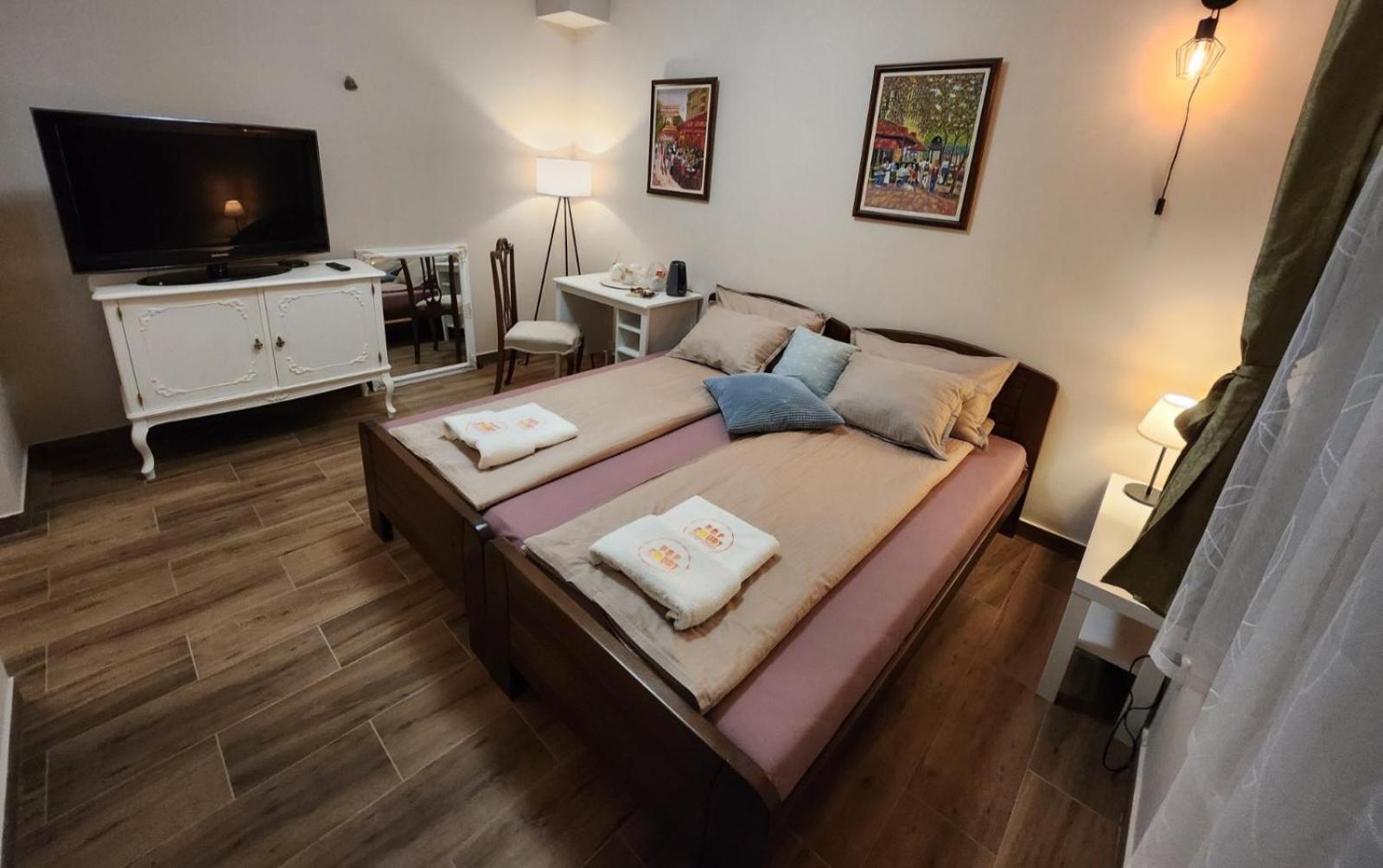 Roomsapartments Popcourt Pancevo Bagian luar foto