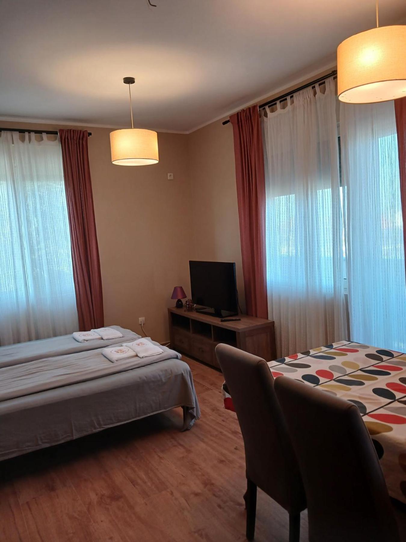 Roomsapartments Popcourt Pancevo Bagian luar foto